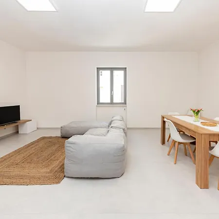 Salenthea * 梅尔皮尼亚诺